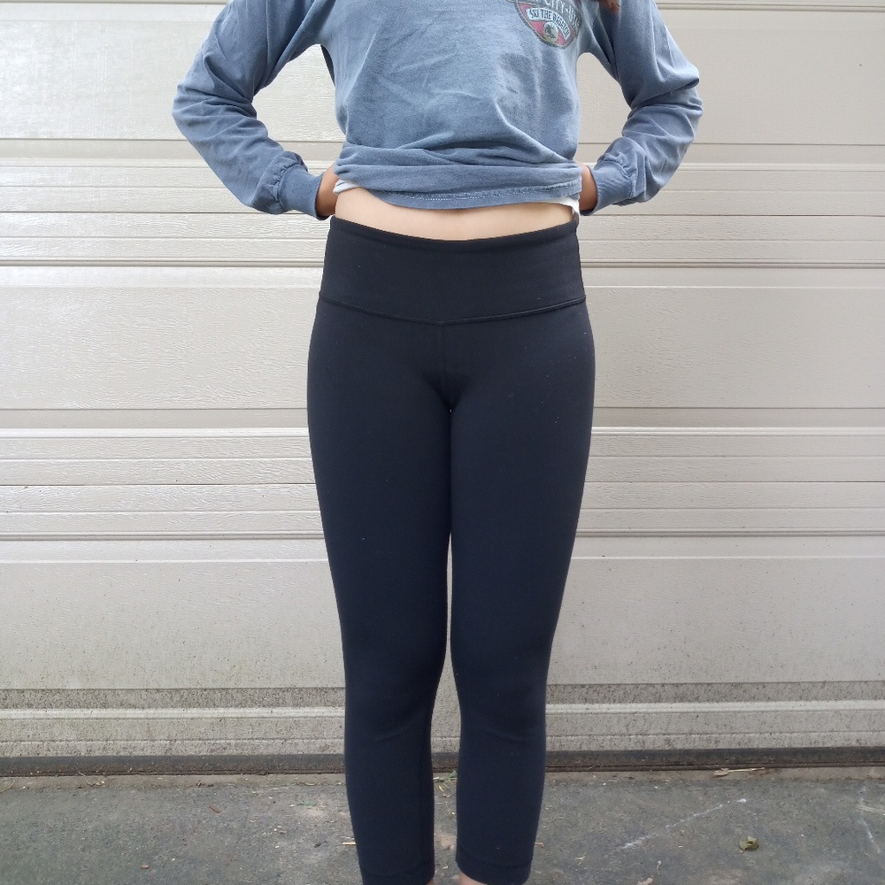 Cropped lululemon black leggings (4)